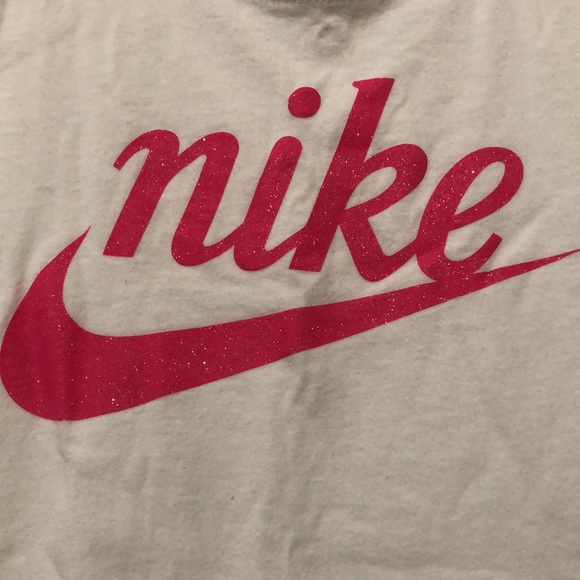 Nike | White Basic Short-Sleeve Tee - Girls. Size 6 pink swoosh and short cap. - Picture 2 of 5